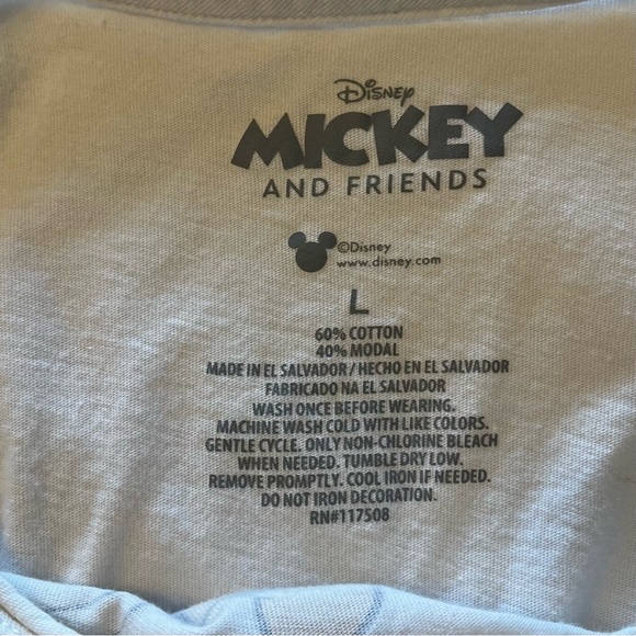 Disney Mickey & Friends Cream Colored Graphic T-Shirt Size Women's Large - Picture 3 of 6